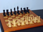 Tablero de ajedrez y fichas