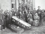 Esqueletos en un entierro