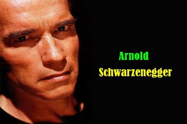 Arnold Schwarzenegger con cara de enfado