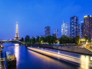 La Torre Eiffel en la noche