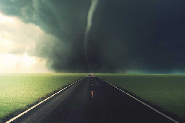 Tornado en la carretera