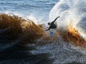 Postal: Surfista en Santa Cruz, en la costa norte de California