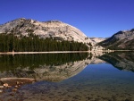 Lago Tenaya en el Parque Nacional de Yosemite
