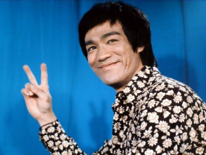 Postal: Bruce Lee sonriendo