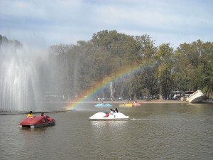 Lanchas a pedal en el lago del Parque Independencia (Rosario, Santa Fe, Argentina)