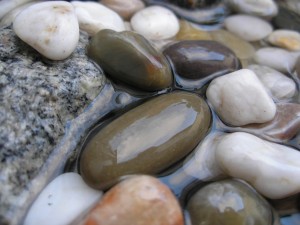 Piedras y agua