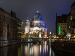 Catedral de Berlín en la noche