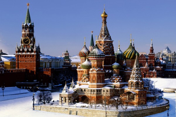 Edificios nevados en Moscú