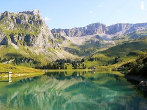 Lago en el Muotathal (Suiza)