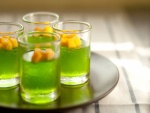 Bebidas verdes con mango