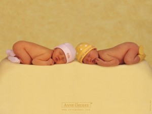 Postal: Colección Anne Geddes: Dos lindos bebés