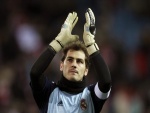 Iker Casillas aplaudiendo al público