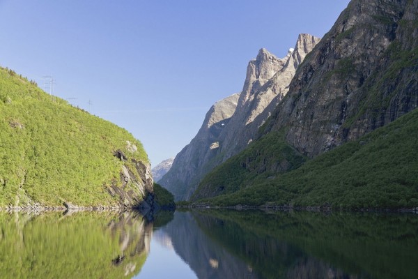 Lago Dalavatnet en Litldalen (Noruega)