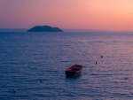 Puesta de sol en la isla de Kelyfos (Grecia)
