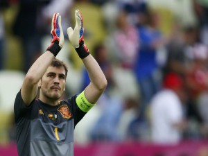 Iker Casillas aplaudiendo