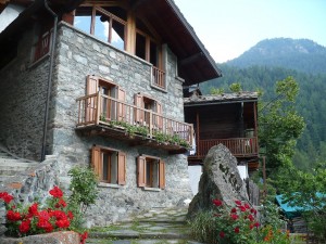 Casa típica del Valle de Aosta (Italia)