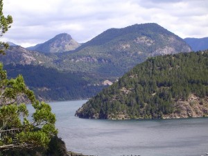 Vista del Lago Lácar, en los alrededores de San Martín de los Andes (Argentina)