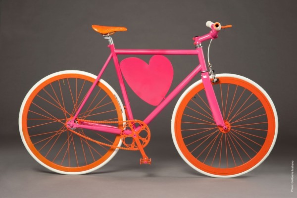 Bicicleta con corazón rosa