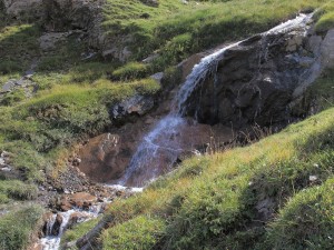 Postal: Cascada en el camino al Refugio de l'Alpe de Villar-d'Arêne