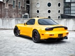 Mazda amarillo