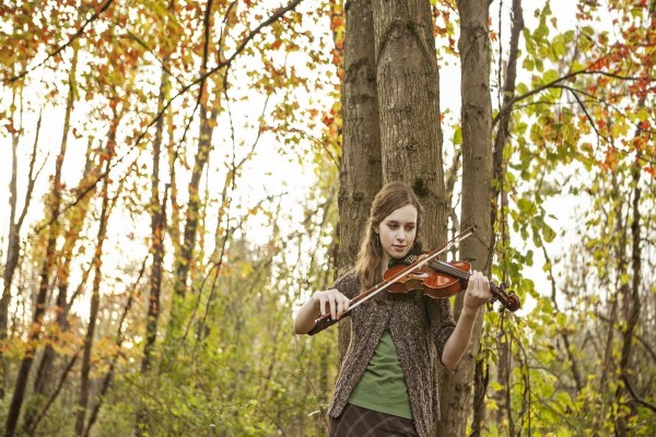 Niña tocando el violín