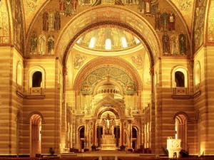 Postal: Interior de una catedral
