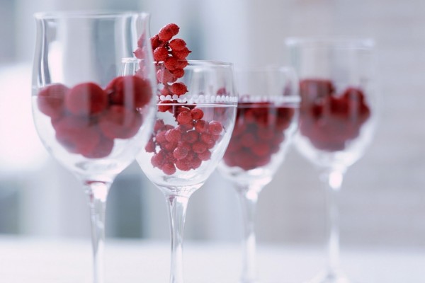 Copas de cristal con frutos rojos