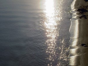Reflejo del sol en el agua