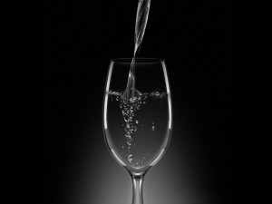 Copa de cristal con agua