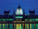 Parlamento de Budapest visto por la noche
