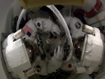 Astronautas en un espacio reducido