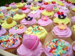 Cupcakes rosas y amarillos