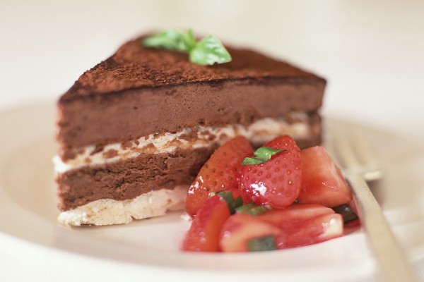 Una porción de tarta de chocolate