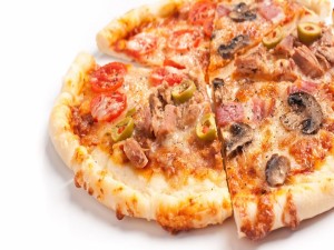 Pizza con varios ingredientes