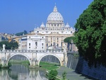 Vista de la Basílica de San Pedro desde el río Tiber