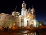 La Catedral de Madrid iluminada