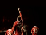 Wayne Rooney señalando al cielo