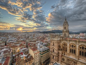 Postal: Vista de la ciudad de Málaga y la Catedral de la Encarnación