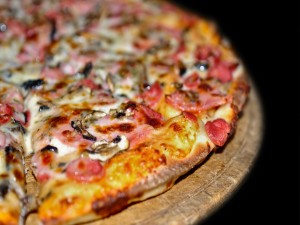 Postal: Pizza de jamón y champiñones