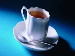 Taza blanca con té