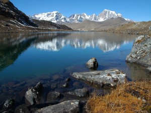 Postal: Lago en el norte de Sikkim