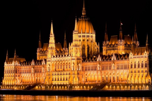 La noche en el Parlamento (Hungría)