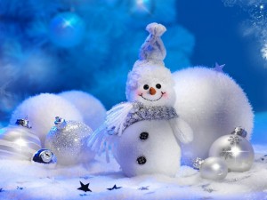 Copos de nieve, bolas y muñeco de nieve
