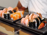 Platos con comida japonesa