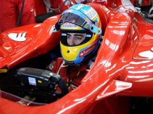Postal: Fernando Alonso concentrado antes de la carrera