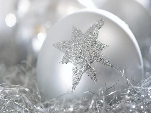 Estrella en una bola de Navidad