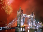 Fuegos artificiales y el Tower Bridge (Londres)