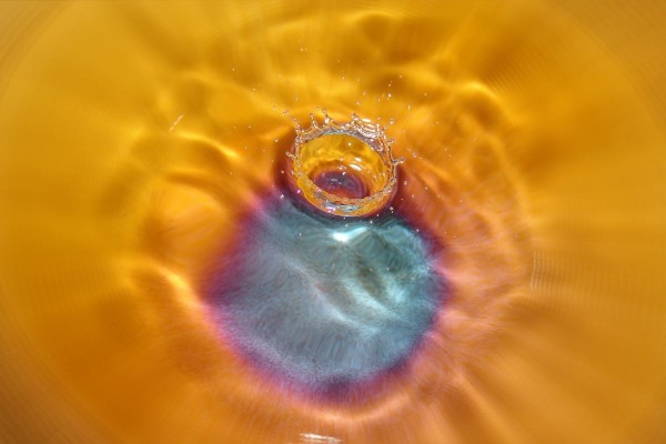 Gota de agua formando una corona