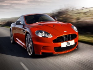 Postal: Aston Martin DBS en la carretera