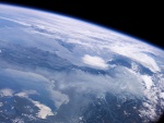La Tierra con su atmósfera azul